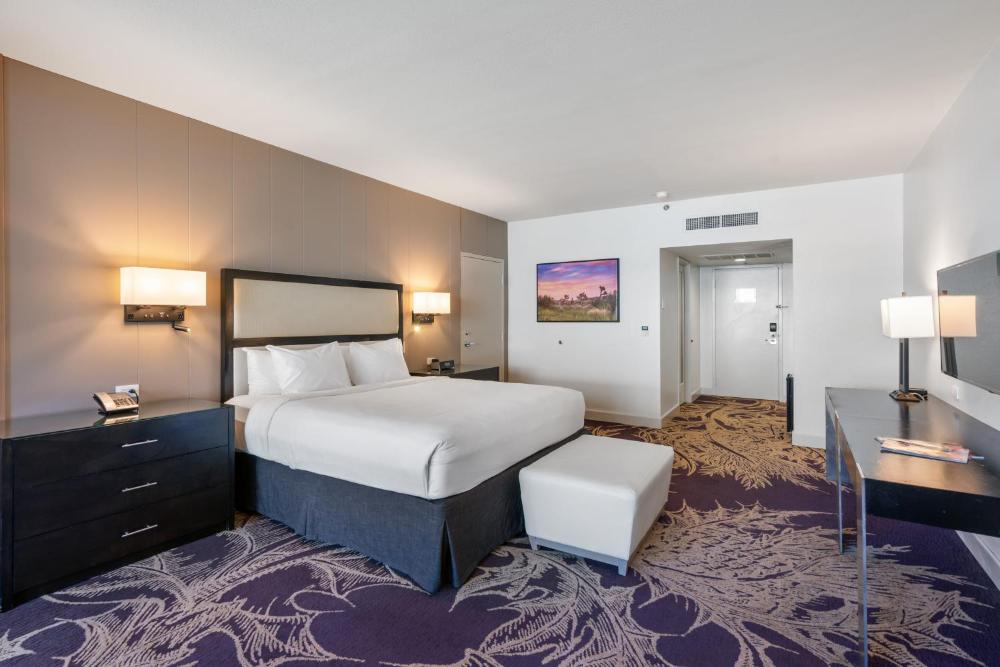 Standard King Room interior